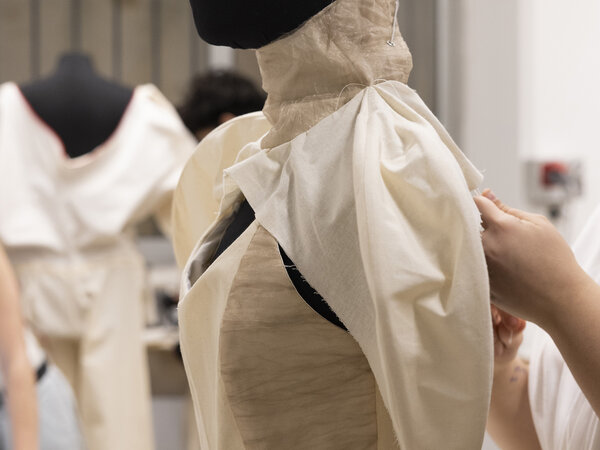 Corso Estivo in Fashion Creative Lab: Draping, Textile Manipulation and Upcycling - IED Milano